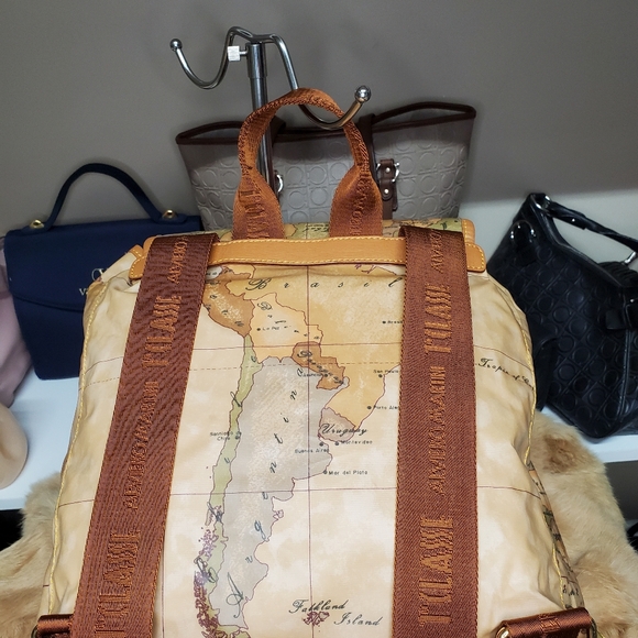 Alviero Backpack - Picture 3 of 6